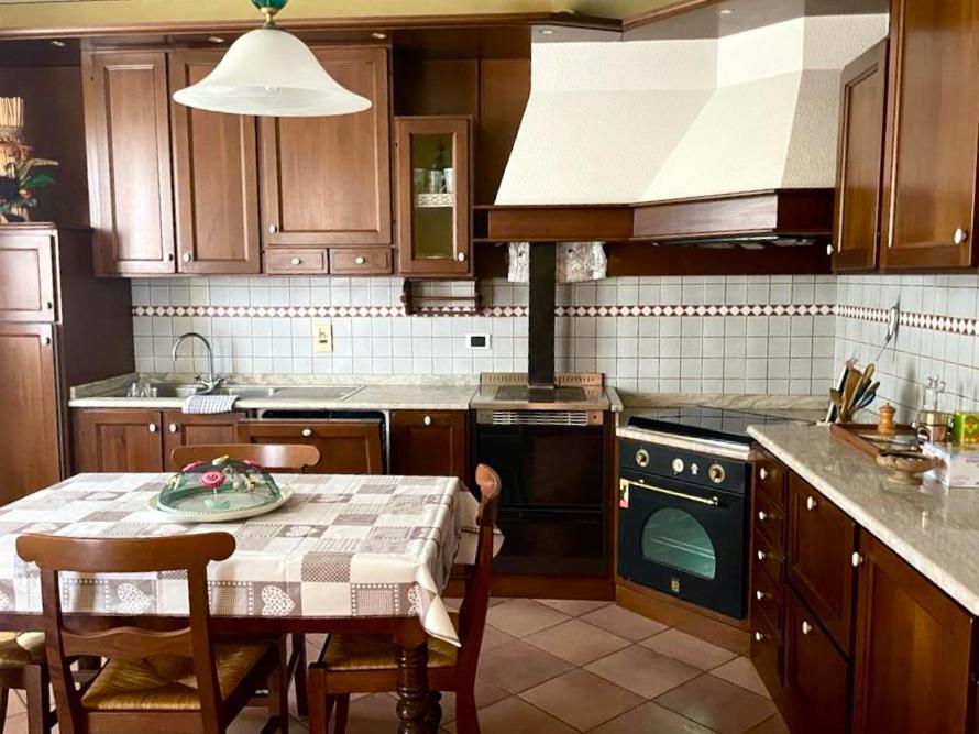 Villa Spicchio Di Langa - Casa Indipendente Tra Le Vigne E Le Alpi à Belvedere Langhe Extérieur photo